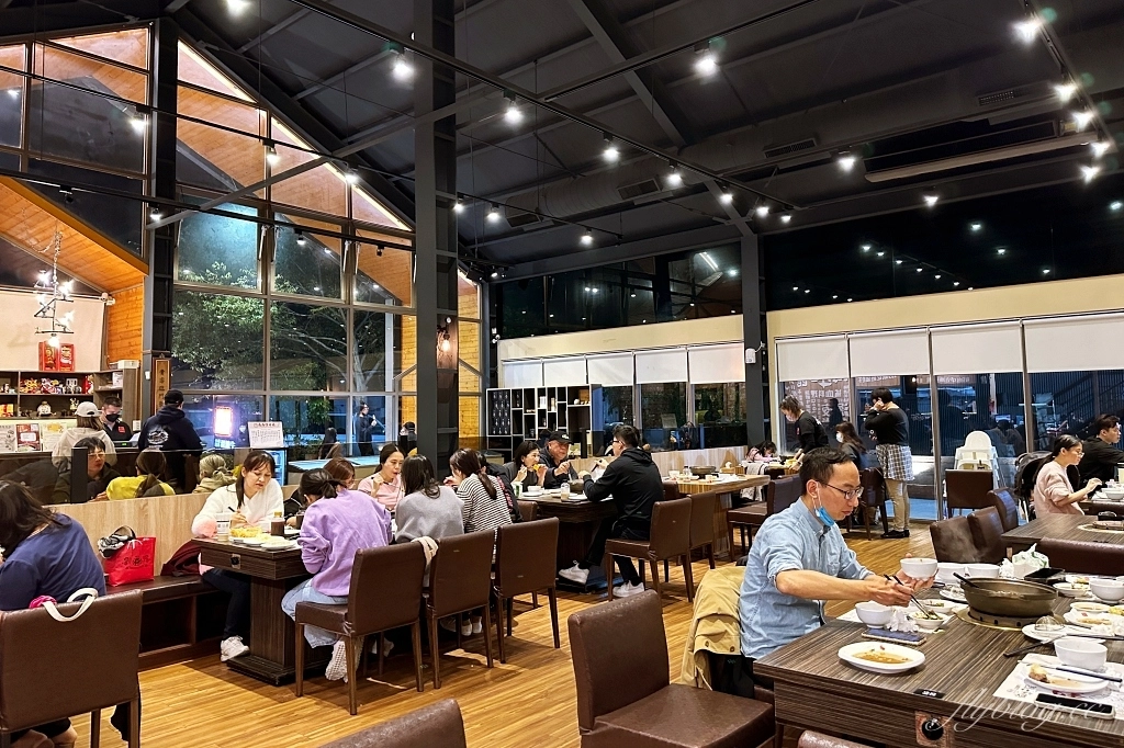 台中北屯｜尚牛二館．台中米其林必比登推薦牛肉鍋，搬到北屯新址生意一樣嗆嗆滾 @飛天璇的口袋