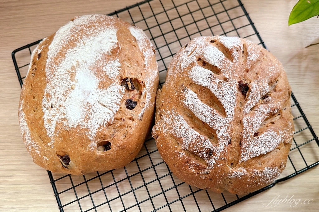 麵包食譜｜裸麥麵包做法｜麵包也可以吃得健康又營養，堅果葡萄裸麥麵包食譜分享 @飛天璇的口袋