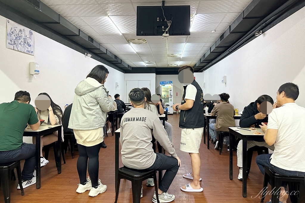 桃園中壢｜高雄海產粥｜中壢夜市旁的宵夜場美食，海產粥、雞滷飯和臭豆腐都吃的到 @飛天璇的口袋