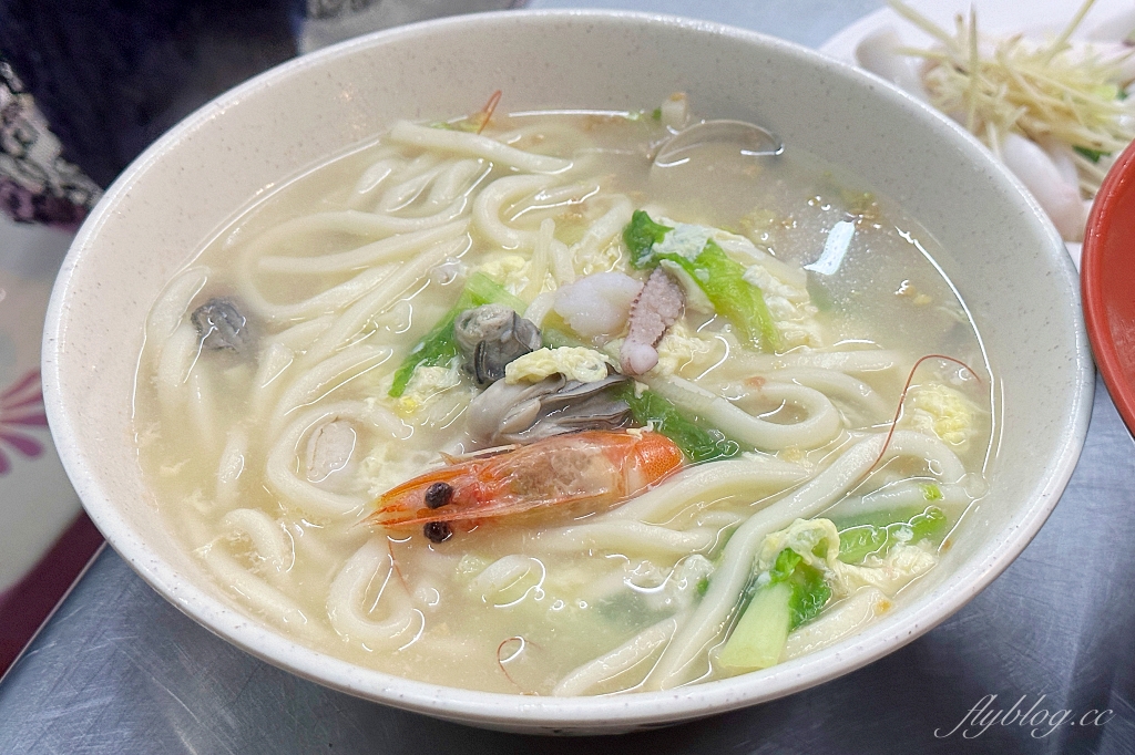 桃園中壢｜高雄海產粥｜中壢夜市旁的宵夜場美食，海產粥、雞滷飯和臭豆腐都吃的到 @飛天璇的口袋