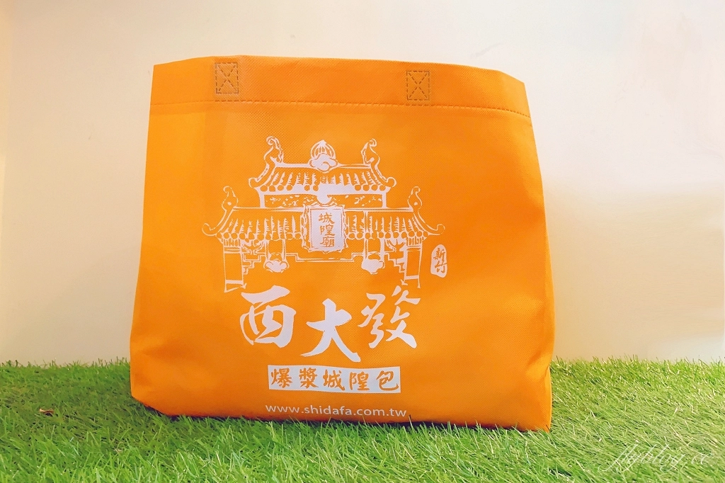 新竹西區｜西大發城隍包．新竹城隍廟爆漿珍珠奶茶包，買10送6每天大排長龍 @飛天璇的口袋