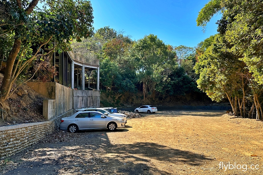 台中后里｜鳳凰山步道．沿路許多涼亭和觀景台，路線好走又有林蔭遮敝 @飛天璇的口袋