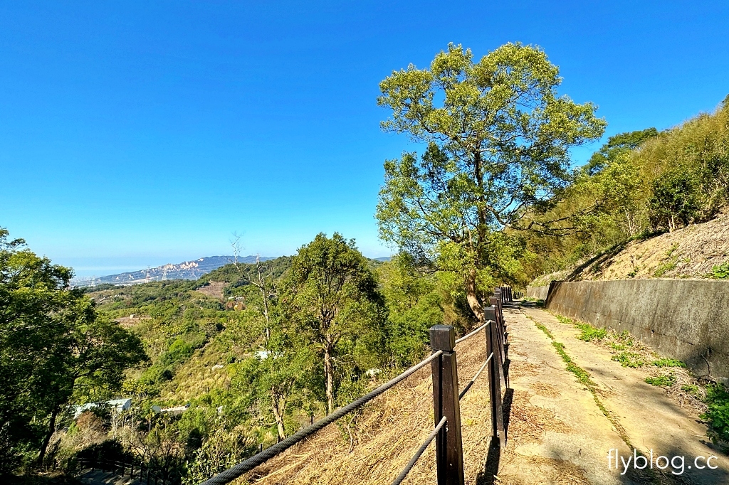 台中后里｜鳳凰山步道．沿路許多涼亭和觀景台，路線好走又有林蔭遮敝 @飛天璇的口袋