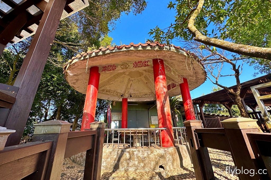 台中后里｜鳳凰山步道．沿路許多涼亭和觀景台，路線好走又有林蔭遮敝 @飛天璇的口袋