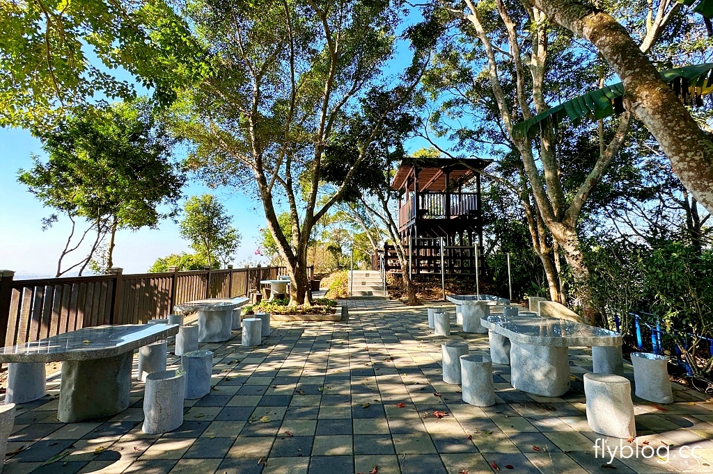 台中后里｜鳳凰山步道．沿路許多涼亭和觀景台，路線好走又有林蔭遮敝 @飛天璇的口袋