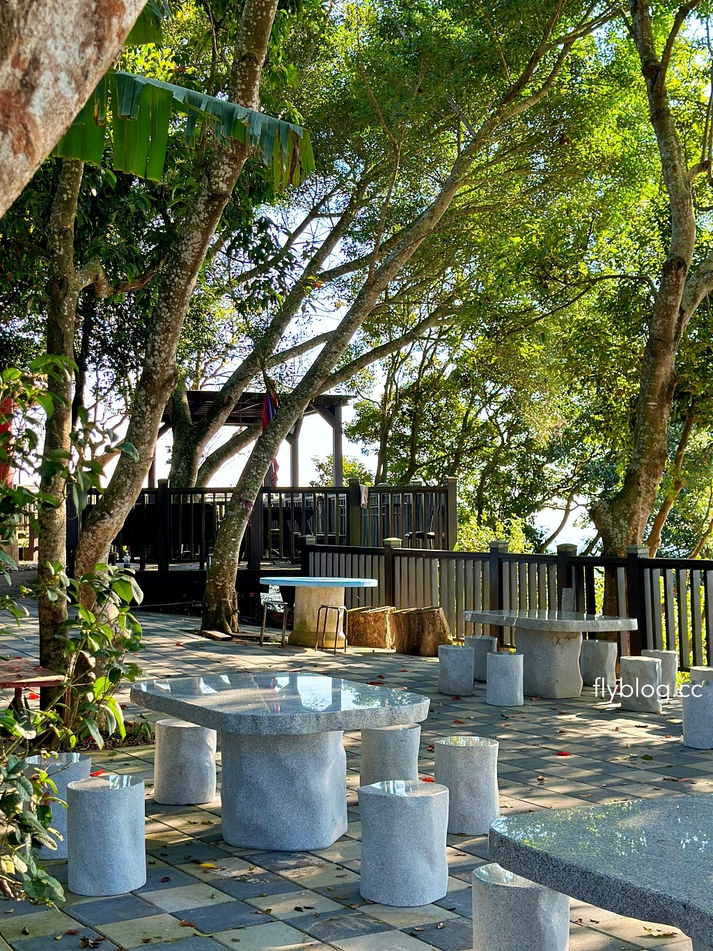 台中后里｜鳳凰山步道．沿路許多涼亭和觀景台，路線好走又有林蔭遮敝 @飛天璇的口袋