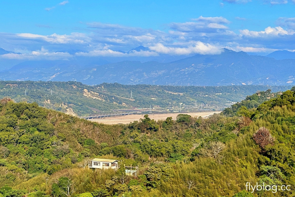 台中后里｜鳳凰山步道．沿路許多涼亭和觀景台，路線好走又有林蔭遮敝 @飛天璇的口袋