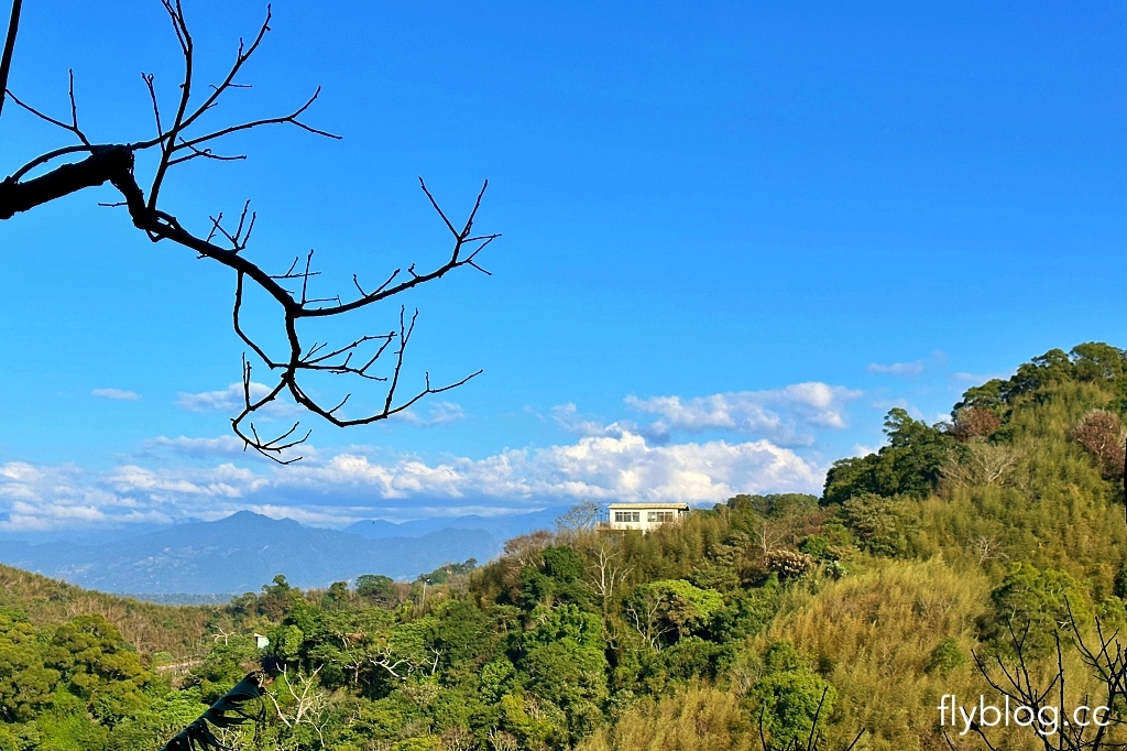台中后里｜鳳凰山步道．沿路許多涼亭和觀景台，路線好走又有林蔭遮敝 @飛天璇的口袋