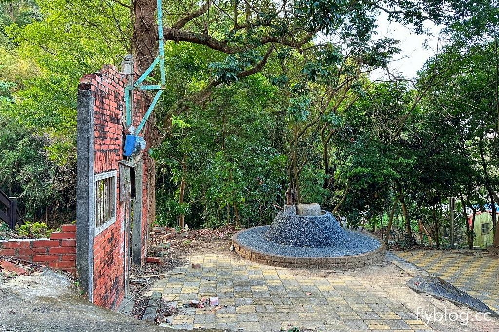 台中后里｜鳳凰山步道．沿路許多涼亭和觀景台，路線好走又有林蔭遮敝 @飛天璇的口袋