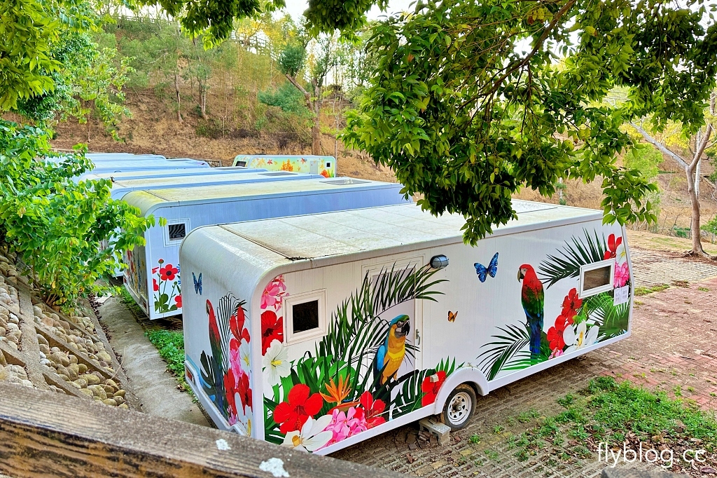 台中后里｜鳳凰山步道．沿路許多涼亭和觀景台，路線好走又有林蔭遮敝 @飛天璇的口袋