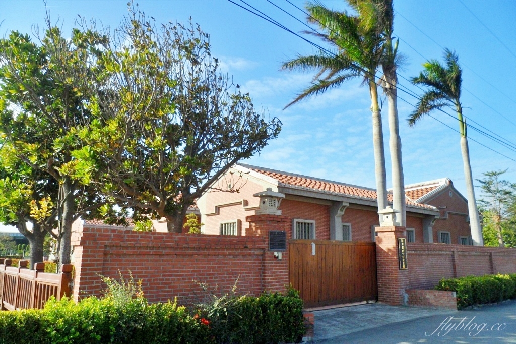 彰化鹿港｜許木農村文物紀念館，鹿港古厝前浪漫花海，波斯菊向日葵盛開中 @飛天璇的口袋