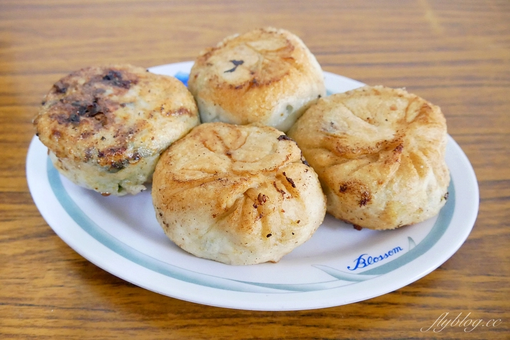 新竹東區｜鳳英豆漿店｜新竹最接地氣的傳統早餐，現撖小籠包和蛋餅必點 @飛天璇的口袋