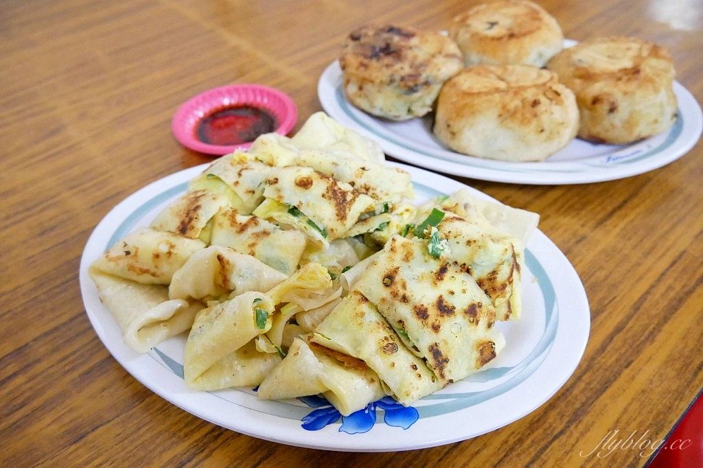 新竹東區｜鳳英豆漿店｜新竹最接地氣的傳統早餐，現撖小籠包和蛋餅必點 @飛天璇的口袋