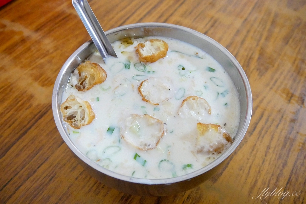 新竹東區｜鳳英豆漿店｜新竹最接地氣的傳統早餐，現撖小籠包和蛋餅必點 @飛天璇的口袋