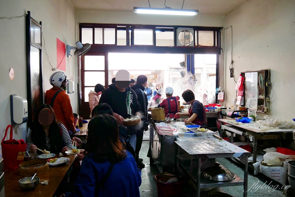 新竹東區｜鳳英豆漿店｜新竹最接地氣的傳統早餐，現撖小籠包和蛋餅必點 @飛天璇的口袋