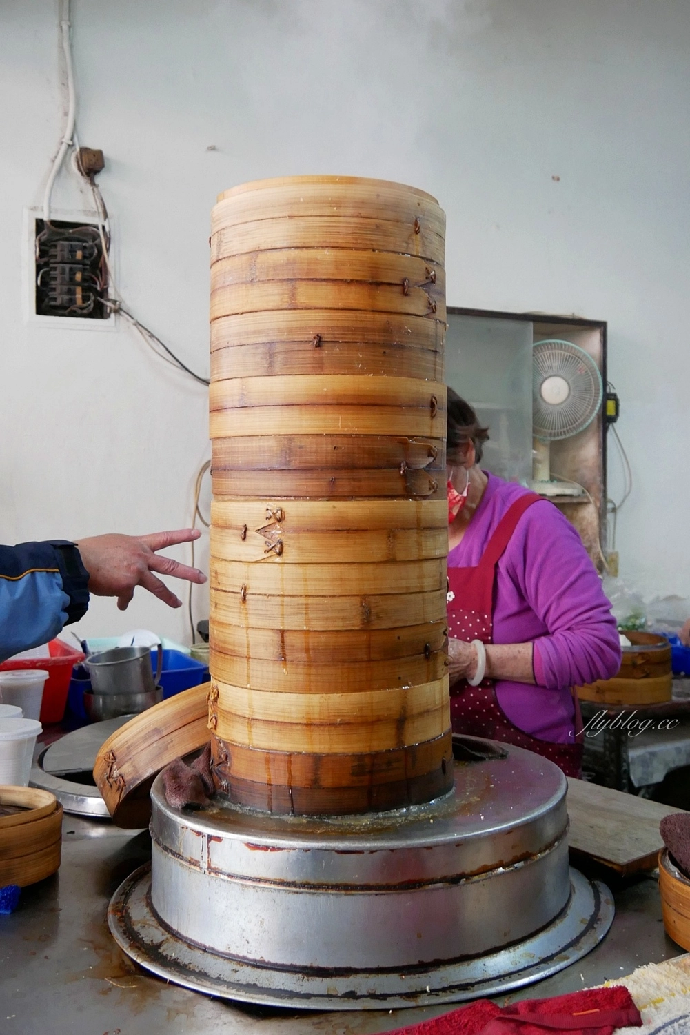 新竹東區｜鳳英豆漿店｜新竹最接地氣的傳統早餐，現撖小籠包和蛋餅必點 @飛天璇的口袋