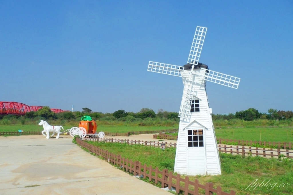 西螺蝴蝶公園｜西螺大橋下的裝置藝術，可愛的卡通天外奇蹟氣球屋 @飛天璇的口袋