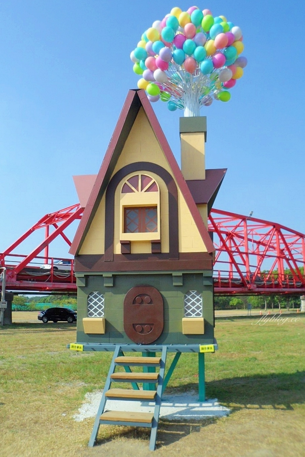 西螺蝴蝶公園|西螺大橋下的裝置藝術,可愛的卡通天外奇蹟氣球屋 @飛天璇的口袋 西螺蝴蝶公園|西螺大橋下的裝置藝術,可愛的卡通天外奇蹟氣球屋 @飛天璇的口袋