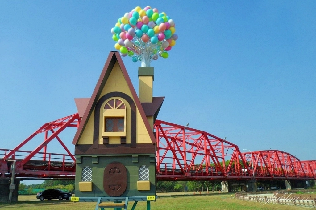 西螺蝴蝶公園|西螺大橋下的裝置藝術,可愛的卡通天外奇蹟氣球屋 @飛天璇的口袋 西螺蝴蝶公園|西螺大橋下的裝置藝術,可愛的卡通天外奇蹟氣球屋 @飛天璇的口袋