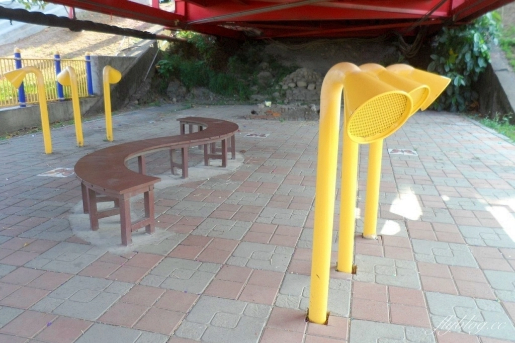 西螺蝴蝶公園|西螺大橋下的裝置藝術,可愛的卡通天外奇蹟氣球屋 @飛天璇的口袋 西螺蝴蝶公園|西螺大橋下的裝置藝術,可愛的卡通天外奇蹟氣球屋 @飛天璇的口袋