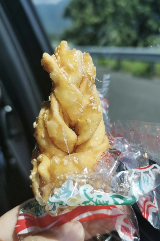 台中西區｜今日蜜麻花之家，台中知名伴手禮，蜜麻花杏仁香片都好吃 @飛天璇的口袋