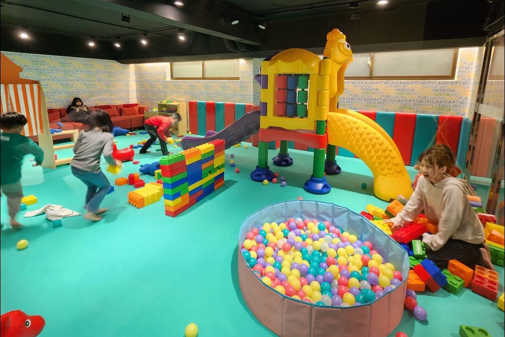 桃園龍潭｜朋趣Bon Chill Glamping．一泊四食豪華露營車，小孩子玩瘋的遊樂場 @飛天璇的口袋