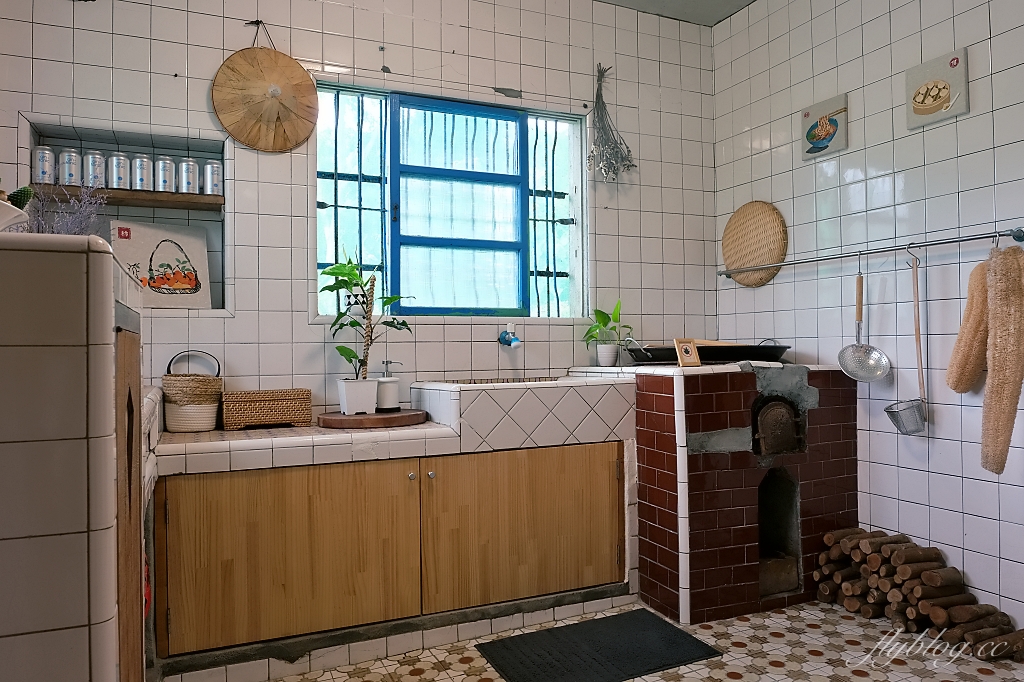 宜蘭頭城｜小溪邊咖啡．依山傍水的平房咖啡館，享受在外婆家喝咖啡的感覺 @飛天璇的口袋