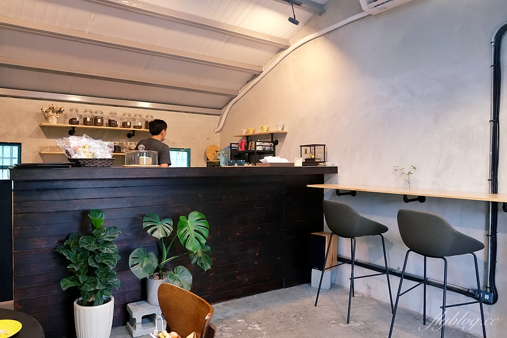 宜蘭頭城｜小溪邊咖啡．依山傍水的平房咖啡館，享受在外婆家喝咖啡的感覺 @飛天璇的口袋