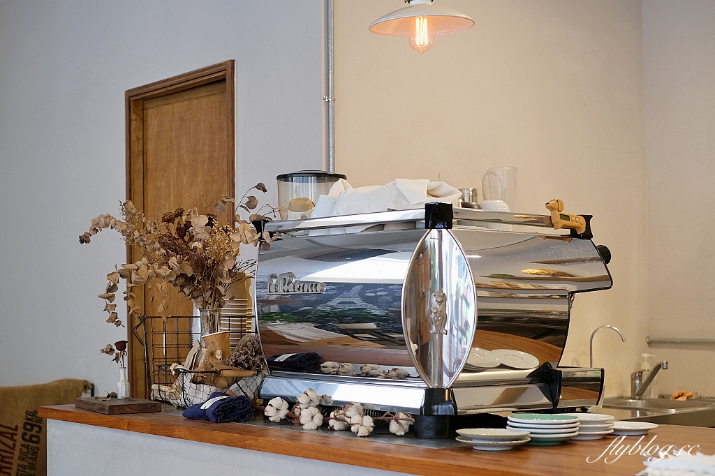 桃園中壢｜綠沐恬拾 Caf&eacute; & P&acirc;tisserie，佈滿植栽的溫室風咖啡館，品嚐甜點的同時也享受生活美學 @飛天璇的口袋