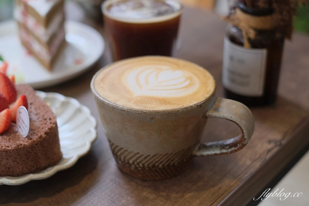 桃園中壢｜綠沐恬拾 Caf&eacute; & P&acirc;tisserie，佈滿植栽的溫室風咖啡館，品嚐甜點的同時也享受生活美學 @飛天璇的口袋