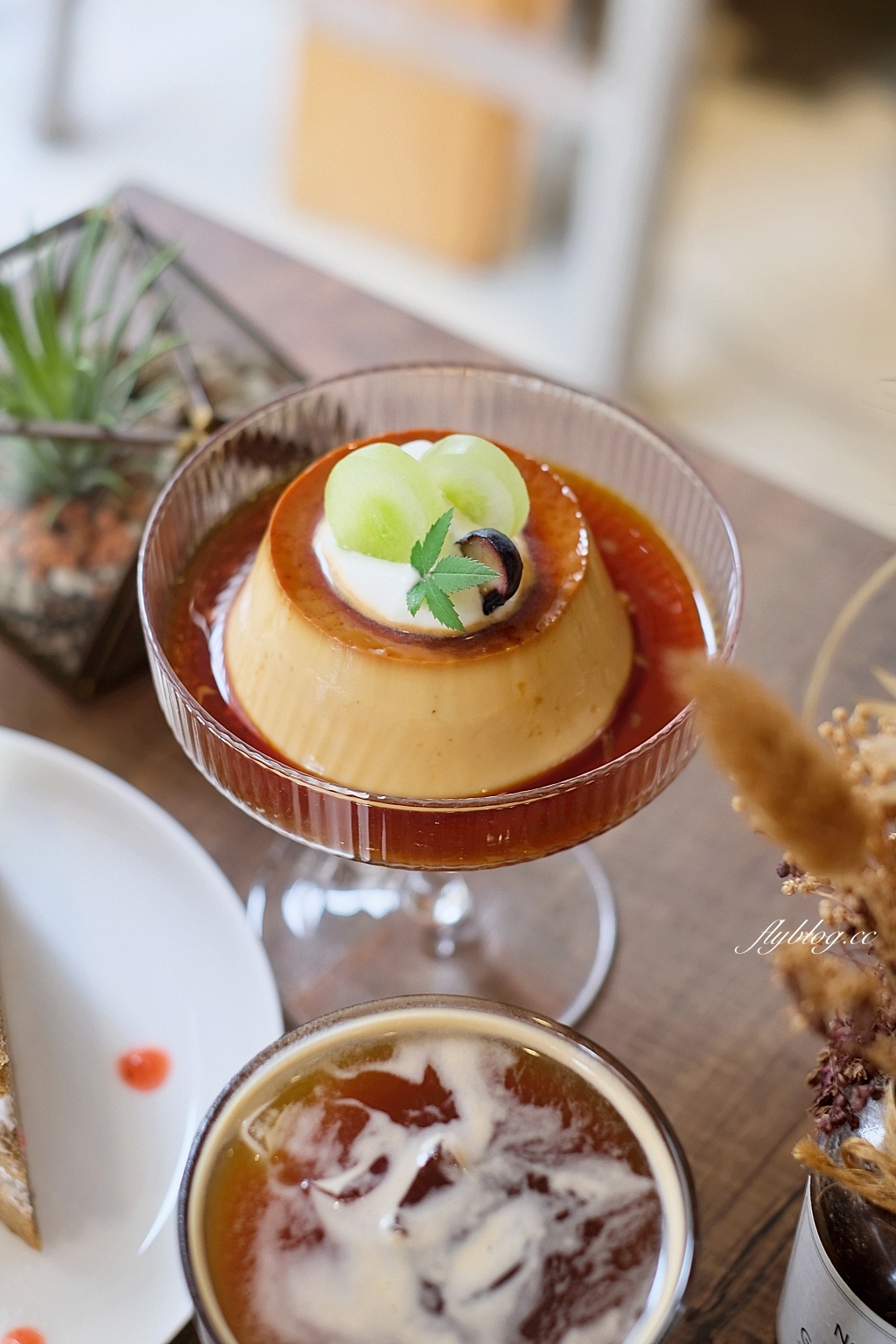 桃園中壢｜綠沐恬拾 Caf&eacute; & P&acirc;tisserie，佈滿植栽的溫室風咖啡館，品嚐甜點的同時也享受生活美學 @飛天璇的口袋