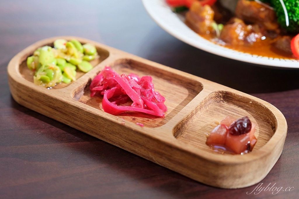 台中西區｜溪木Simmogu Cuisine．綠意擁蔟的玻璃屋建築，超有水準的台菜創意餐廳 @飛天璇的口袋