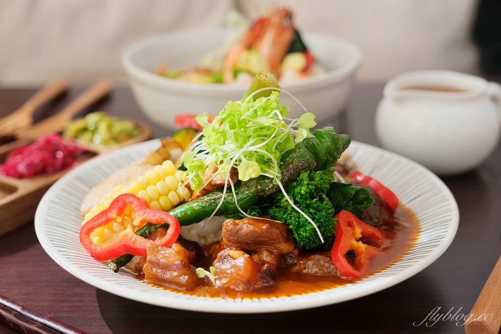 台中西區｜溪木Simmogu Cuisine．綠意擁蔟的玻璃屋建築，超有水準的台菜創意餐廳 @飛天璇的口袋