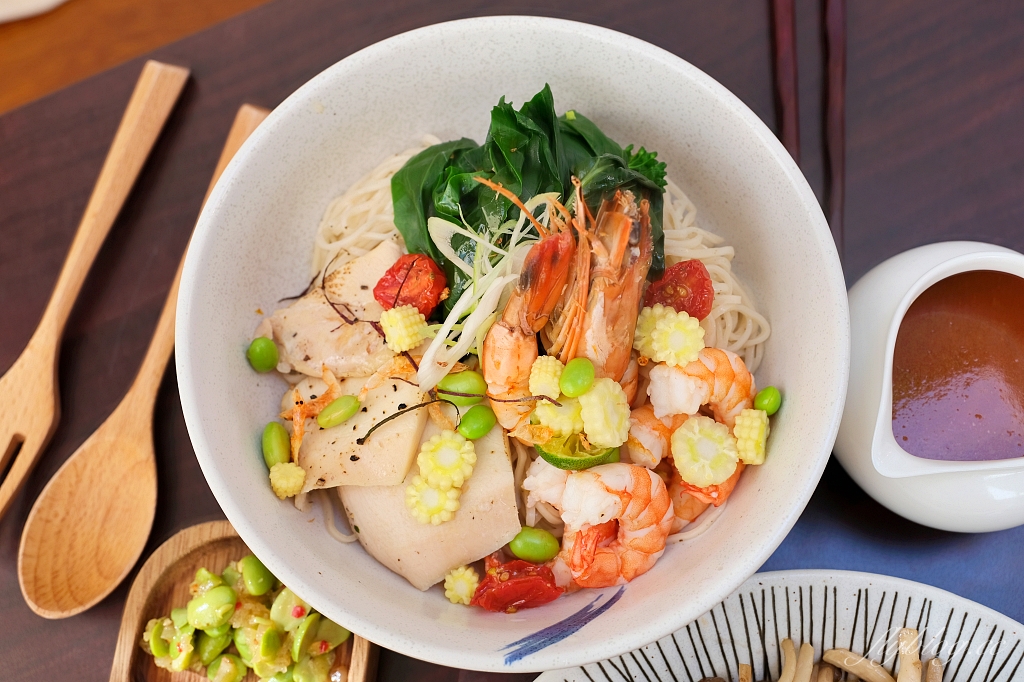 台中西區｜溪木Simmogu Cuisine．綠意擁蔟的玻璃屋建築，超有水準的台菜創意餐廳 @飛天璇的口袋