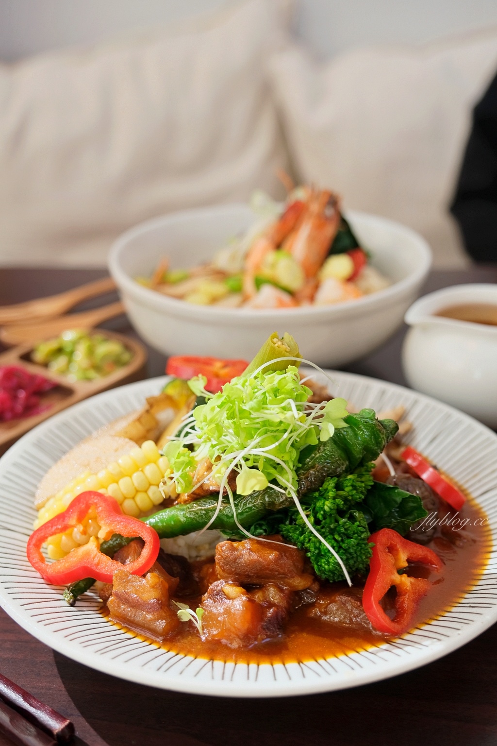 台中西區｜溪木Simmogu Cuisine．綠意擁蔟的玻璃屋建築，超有水準的台菜創意餐廳 @飛天璇的口袋