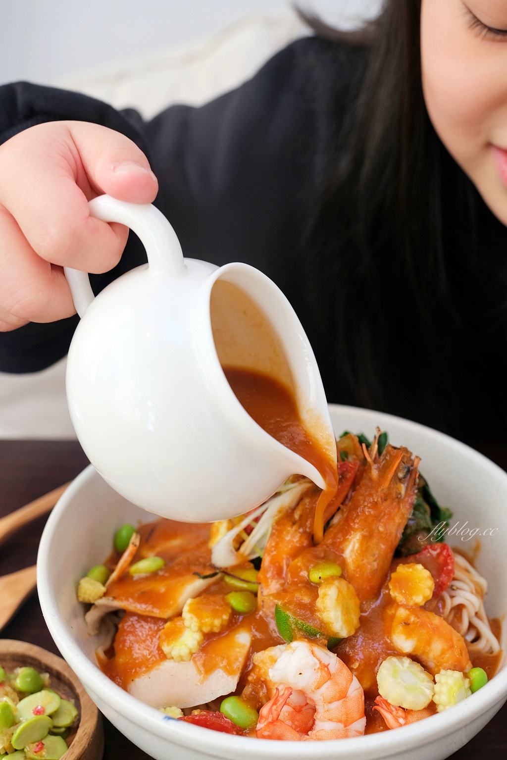 台中西區｜溪木Simmogu Cuisine．綠意擁蔟的玻璃屋建築，超有水準的台菜創意餐廳 @飛天璇的口袋