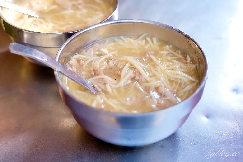 嘉義新港｜新港生炒鴨肉羹，奉天宮必吃排隊美食，一碗45元的銅版美食 @飛天璇的口袋