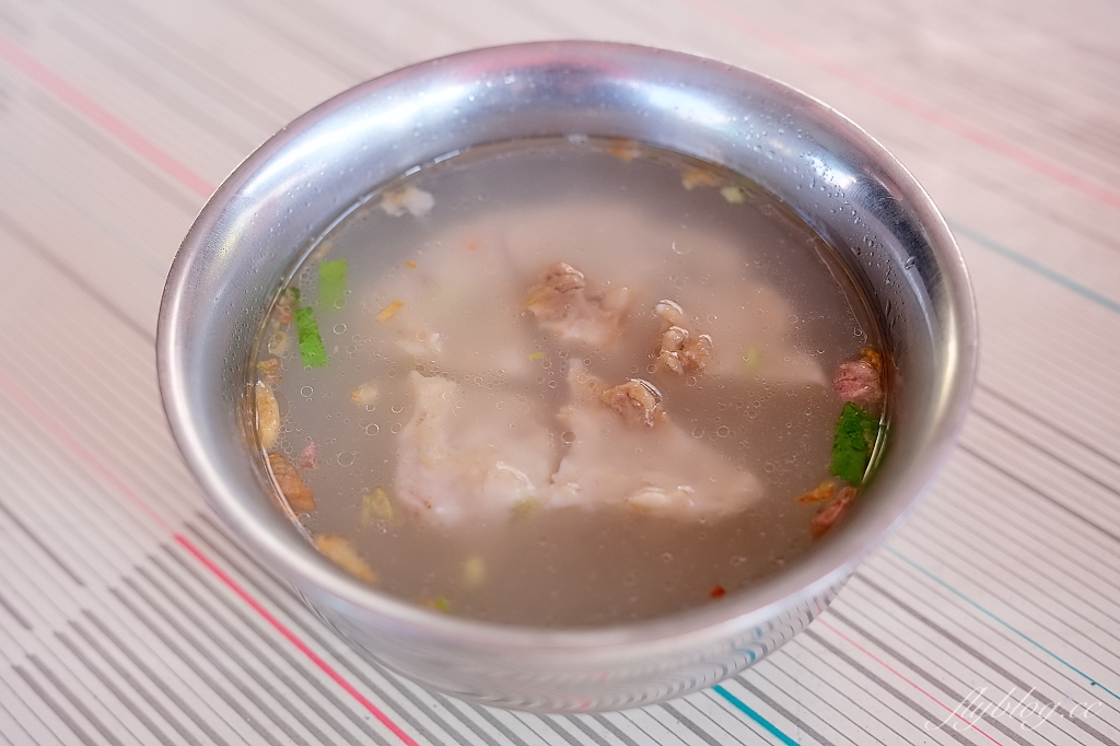 嘉義新港｜新港臭酸麵，奉天宮廟前隱藏版美食，營業到半夜的銅板小吃 @飛天璇的口袋