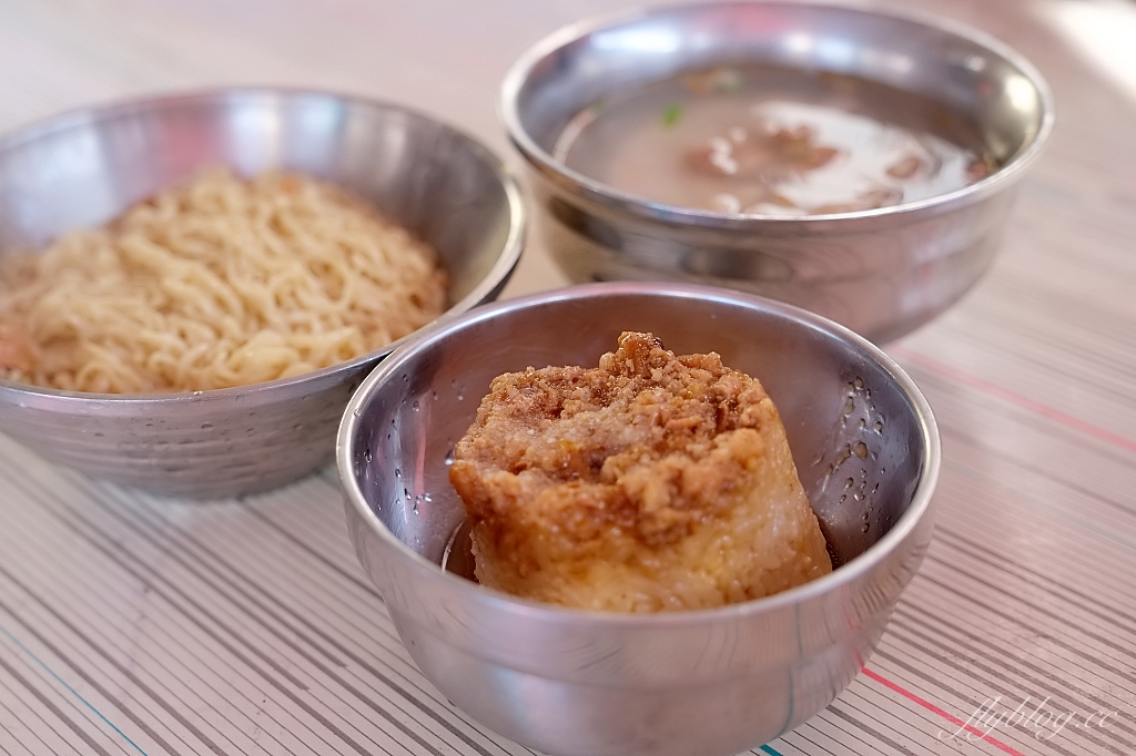 嘉義新港|新港臭酸麵,奉天宮廟前隱藏版美食,營業到半夜的銅板小吃 @飛天璇的口袋 嘉義新港|新港臭酸麵,奉天宮廟前隱藏版美食,營業到半夜的銅板小吃 @飛天璇的口袋