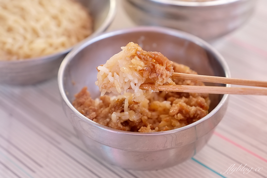 嘉義新港|新港臭酸麵,奉天宮廟前隱藏版美食,營業到半夜的銅板小吃 @飛天璇的口袋 嘉義新港|新港臭酸麵,奉天宮廟前隱藏版美食,營業到半夜的銅板小吃 @飛天璇的口袋