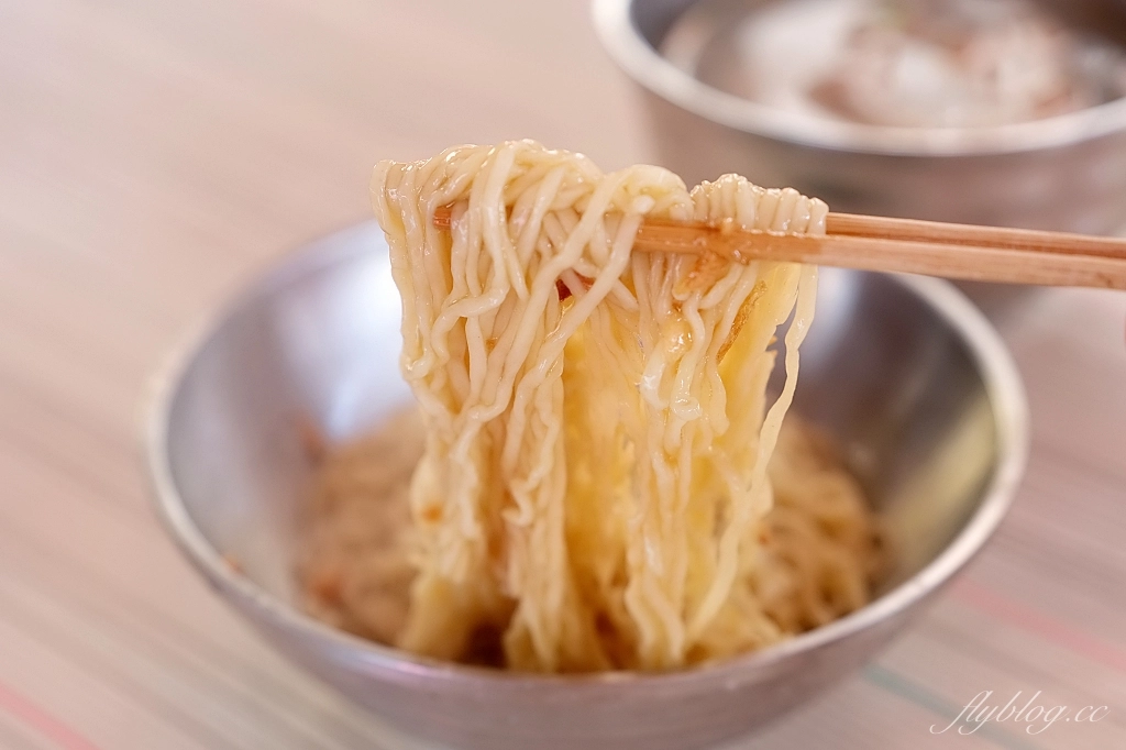 嘉義新港|新港臭酸麵,奉天宮廟前隱藏版美食,營業到半夜的銅板小吃 @飛天璇的口袋 嘉義新港|新港臭酸麵,奉天宮廟前隱藏版美食,營業到半夜的銅板小吃 @飛天璇的口袋