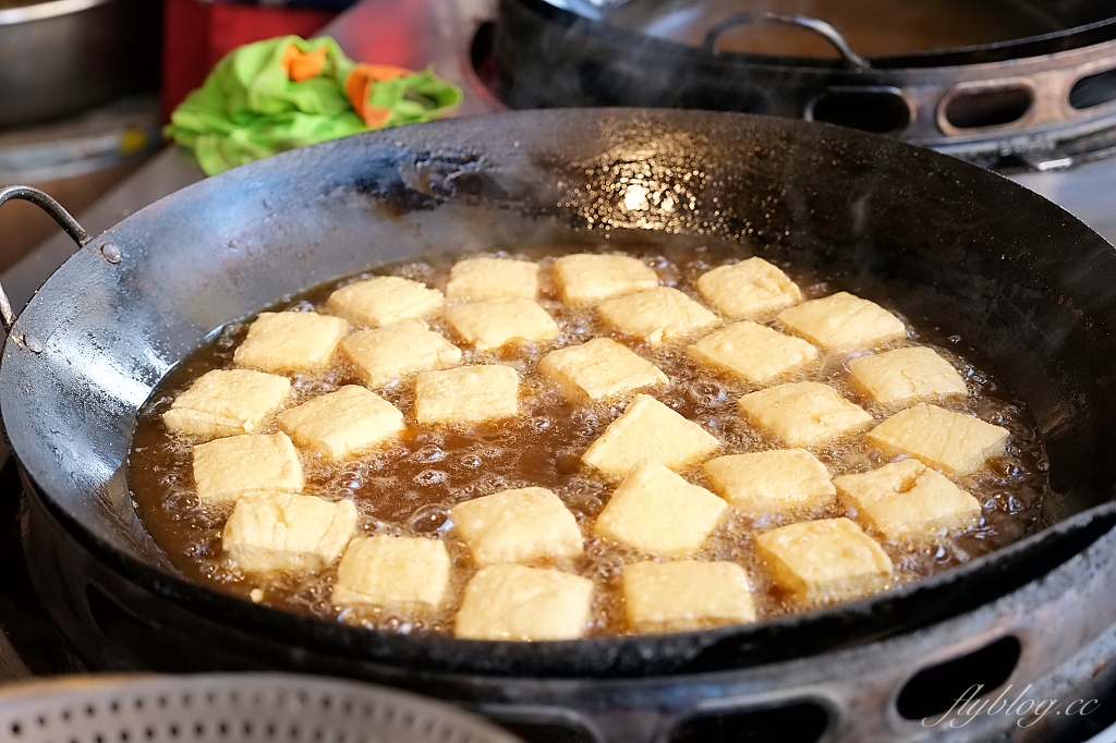嘉義新港｜新港大樹下古早味臭豆腐，草本自然發酵，飄香一甲子的醬汁 @飛天璇的口袋