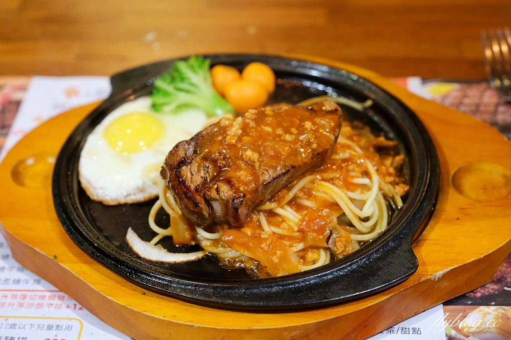 宜蘭五結｜來來牛排館．東台灣限定的平價牛排，飲料喝到飽加麵不加價 @飛天璇的口袋