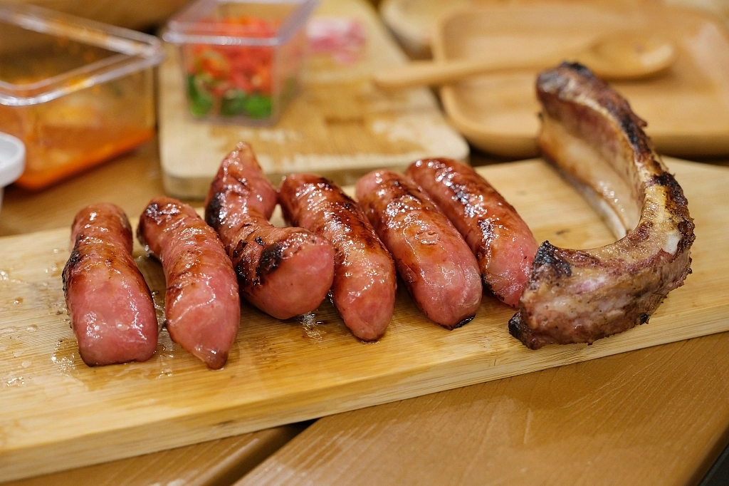 桃園龍潭｜朋趣Bon Chill Glamping．一泊四食豪華露營車，小孩子玩瘋的遊樂場 @飛天璇的口袋