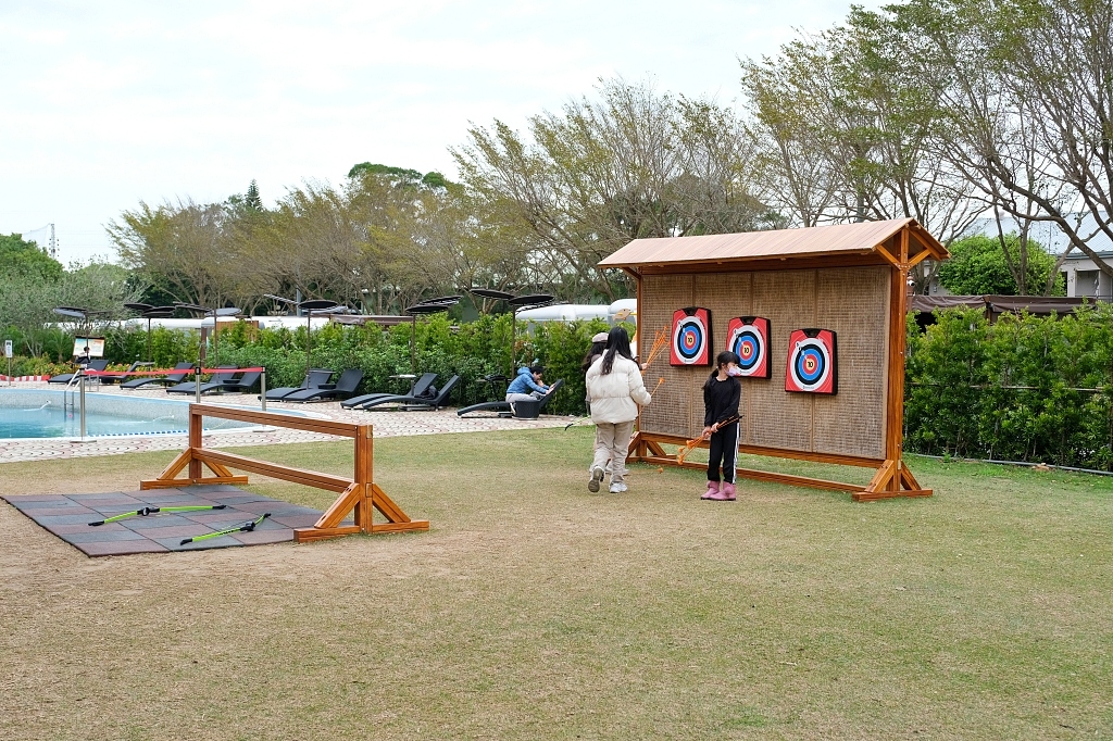 桃園龍潭｜朋趣Bon Chill Glamping．一泊四食豪華露營車，小孩子玩瘋的遊樂場 @飛天璇的口袋