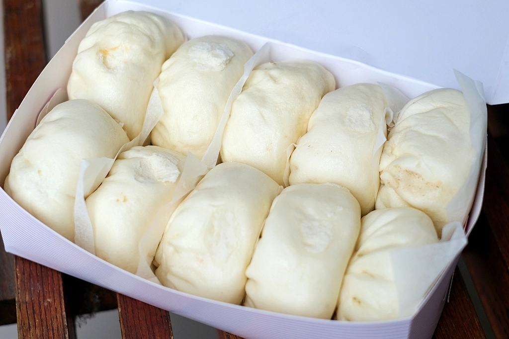 台中西屯｜肉包明，彰化50年肉包老店台中也吃得到，還有台中限定蛋黃口味 @飛天璇的口袋