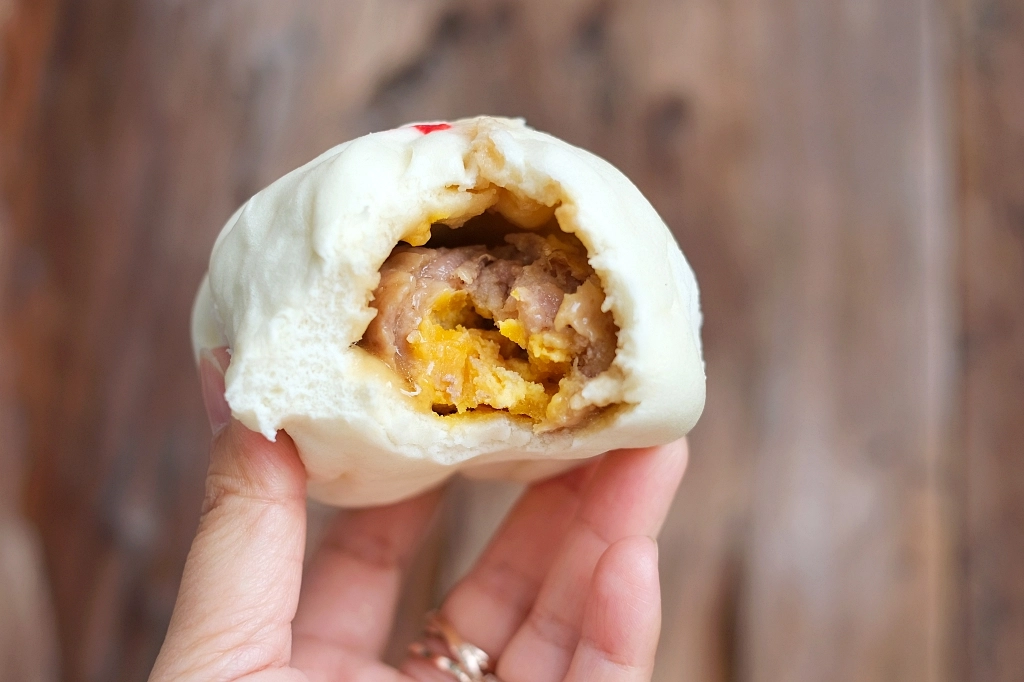 台中西屯｜肉包明，彰化50年肉包老店台中也吃得到，還有台中限定蛋黃口味 @飛天璇的口袋