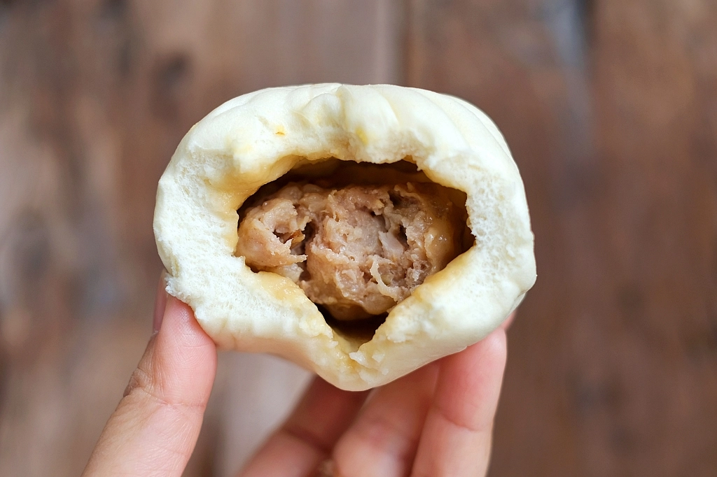 台中西屯｜肉包明，彰化50年肉包老店台中也吃得到，還有台中限定蛋黃口味 @飛天璇的口袋