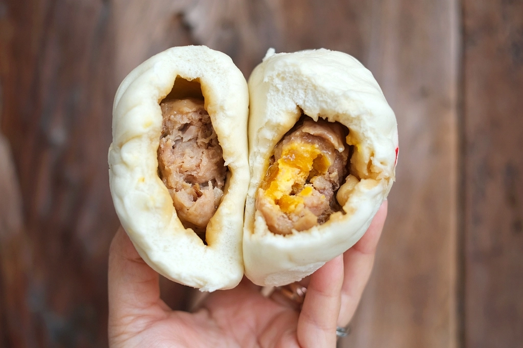 台中西屯｜肉包明，彰化50年肉包老店台中也吃得到，還有台中限定蛋黃口味 @飛天璇的口袋