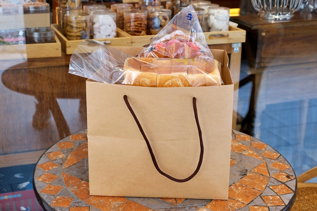 台中西區｜山姆安娜SamAna，隱藏版的黑暗小姐巧克力蛋糕，療癒系季節限定草莓大福 @飛天璇的口袋